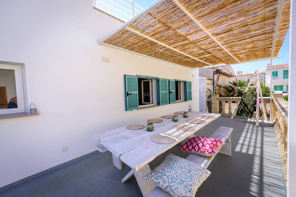 Outdoor terrace dining