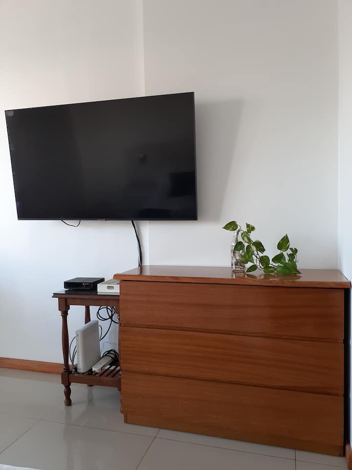 Квартира-студия с окнами на улицу в Villa del Parque