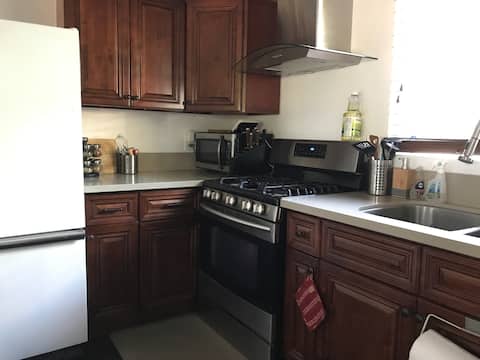 2 bedroom House WITH Parking & Laundry near DTLA