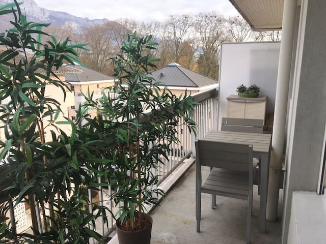 studio dernier étage centre ville proche lac