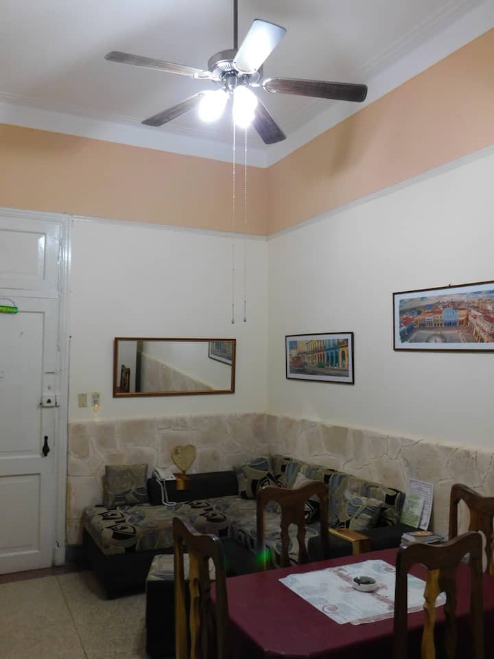 Colonial Apartment In Old Havana - ハバナ