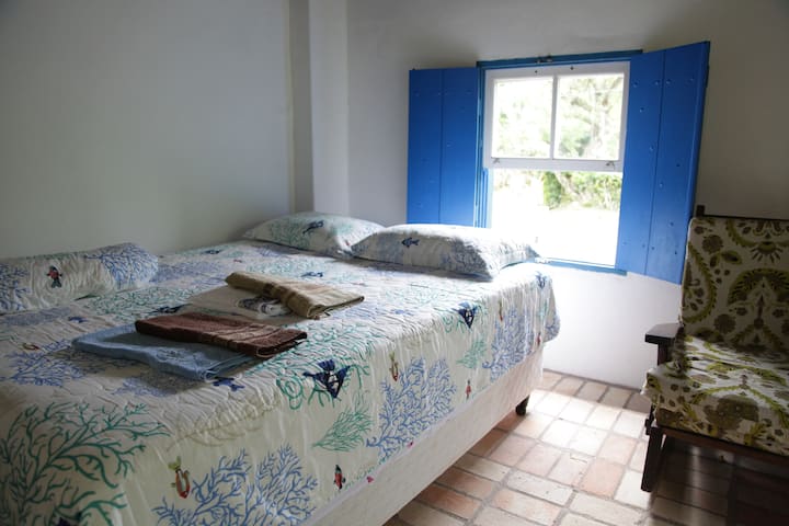 Cama queen size.