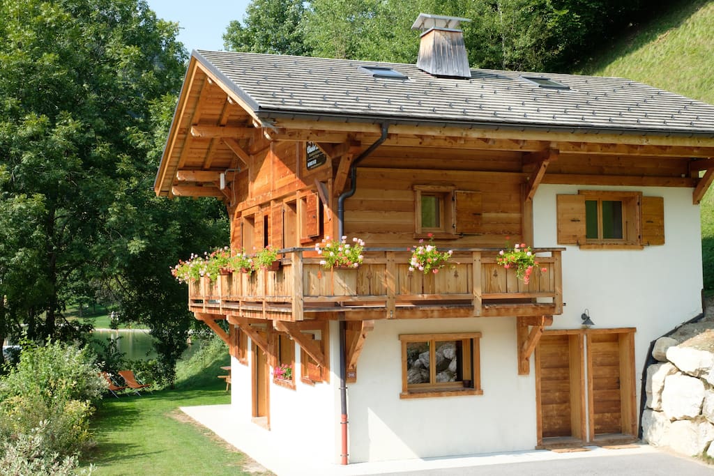 Chalet en été face entrée