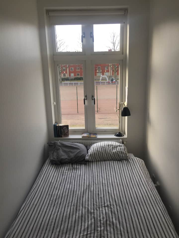 卧室，床120厘米