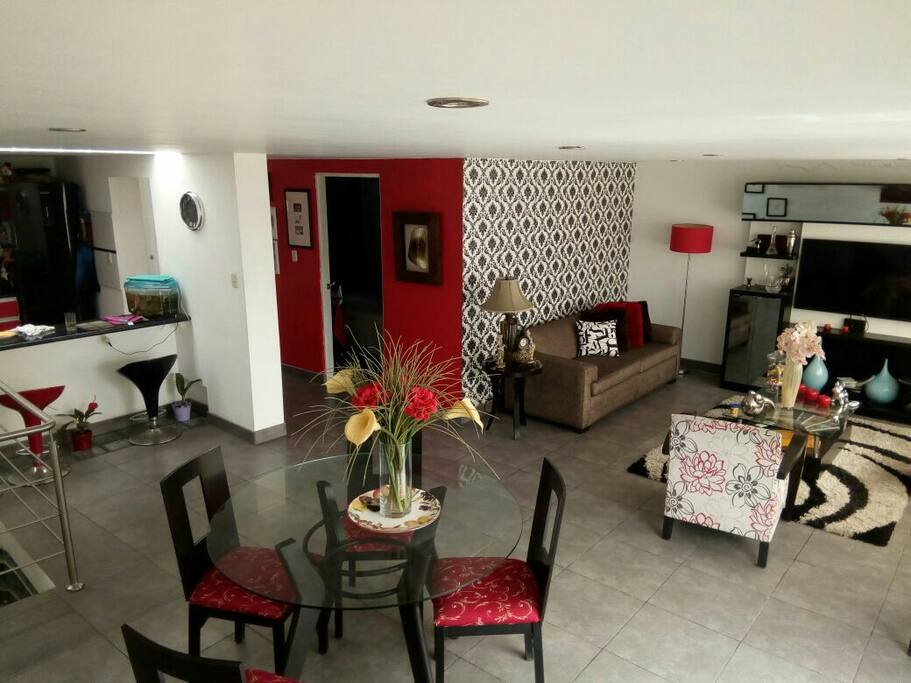 sala comedor con centro de entretenimiento