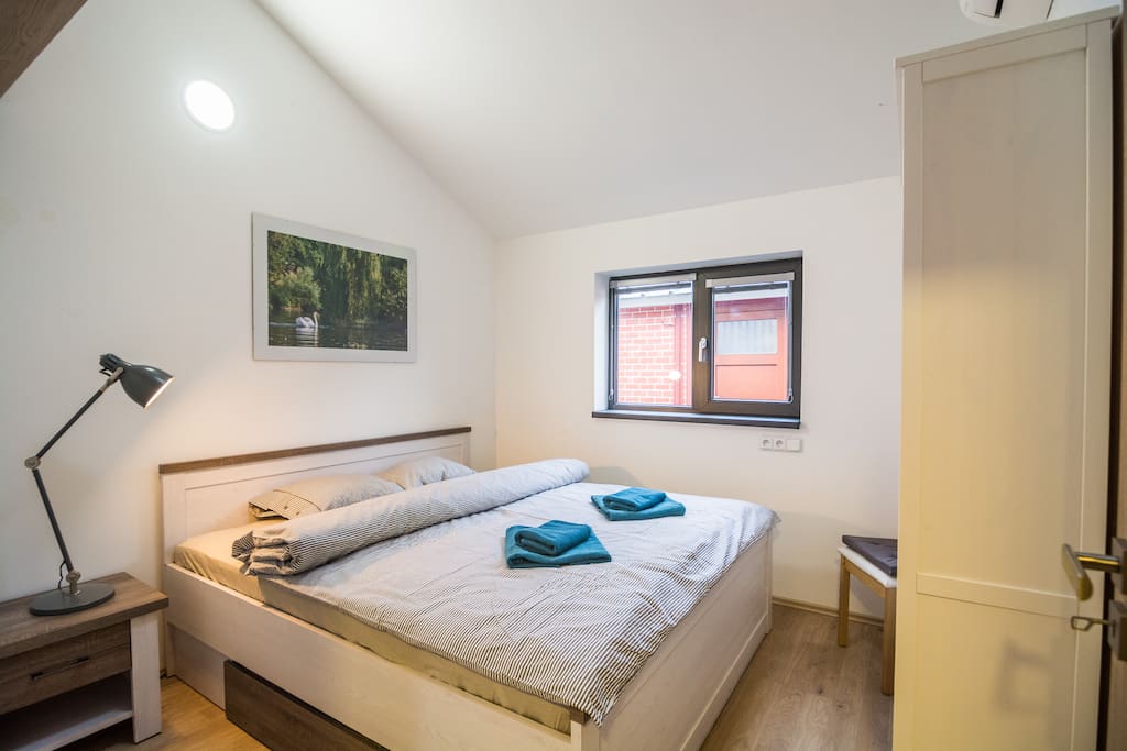 Main bedroom for two in Houseboat Franklin