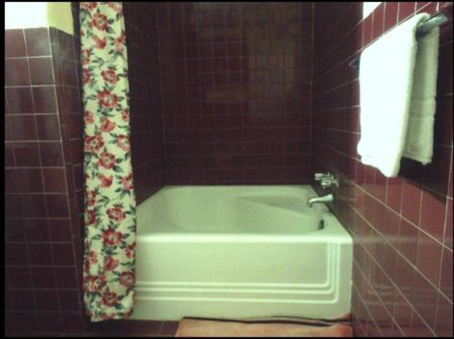 BAÑERA CON AGUA CALIENTE