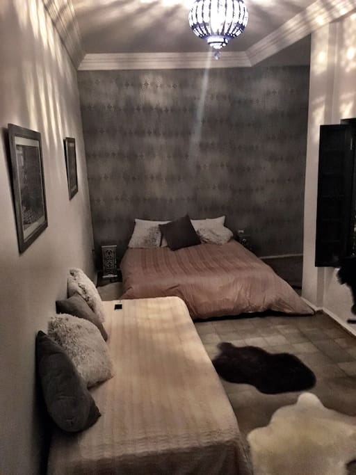 Chambre spacieuse et très confortable.