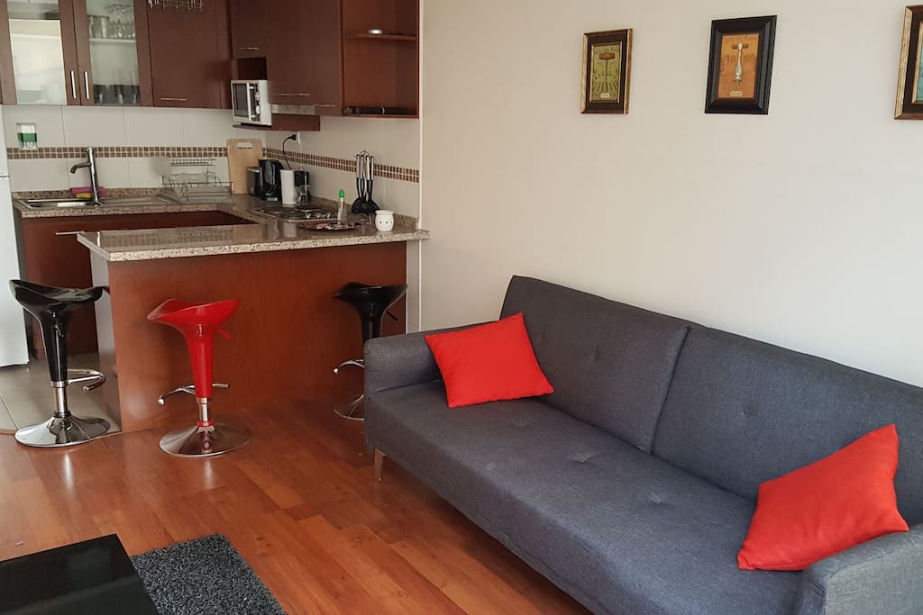 Cómodo living - futón que permite acomodar tercer huésped cómodamente en caso de requerirse