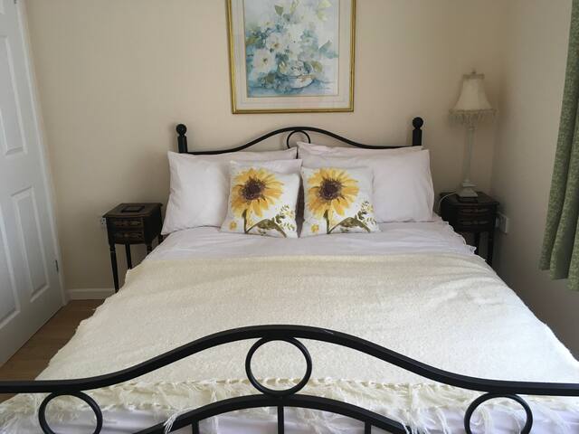 Double en Suite Room & Breakfast- HPC Welcome