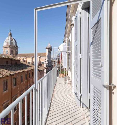 Via Giulia Romantic hideway with roofterrace gallery image 5
