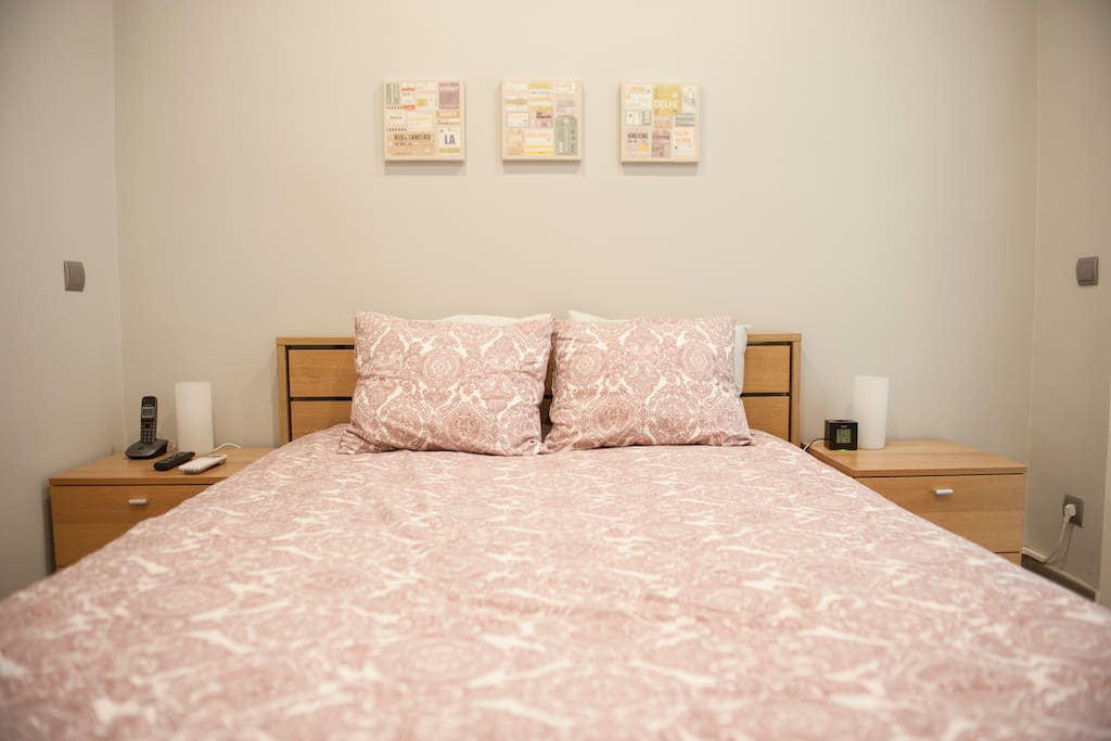 Cómoda cama matrimonial