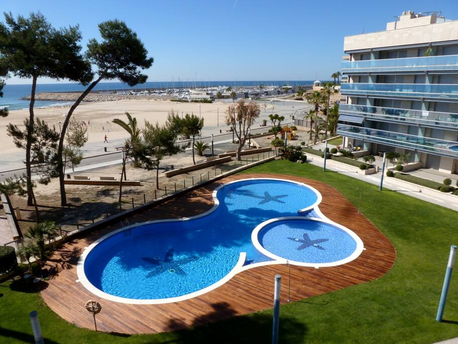 Zona comunitaria y piscina