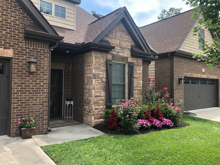 Lighthouse Retreat a place of serene peace. Houses for Rent in