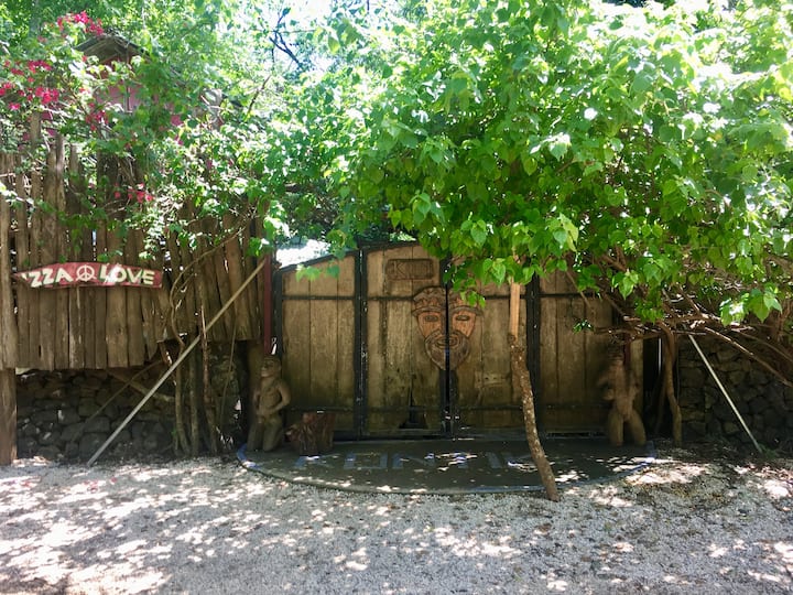 KONTIKI PLAYA NEGRA, CABIN 1 Cabins for Rent in Los Pargos