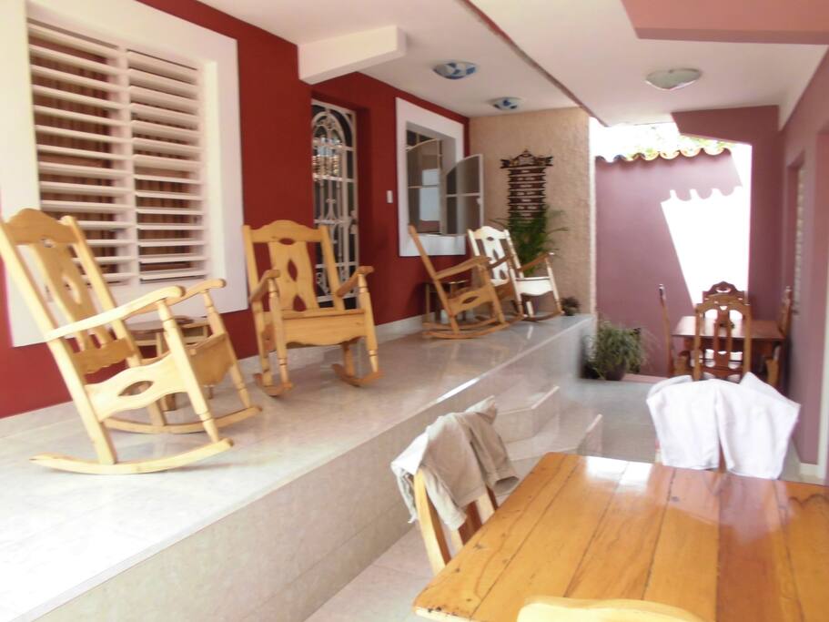 Terraza de la casa para recrearse, tomar el desayuno y la cena
