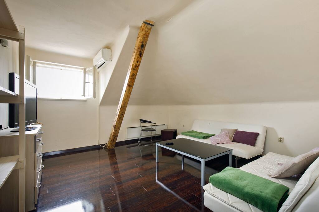 Living room/ 2 sofa bed