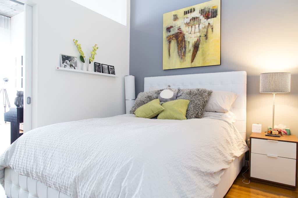 Queen bed, very comfortable mattress