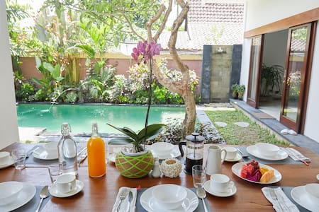 4 BR Luxury Villa 2 Min Walk 2 Beach #4