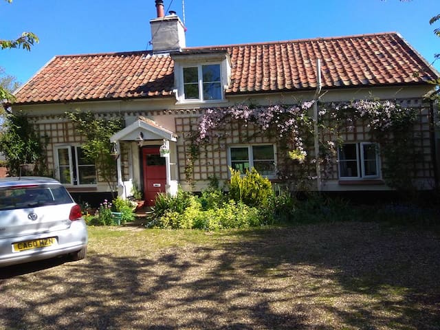 Quaint Suffolk cottage