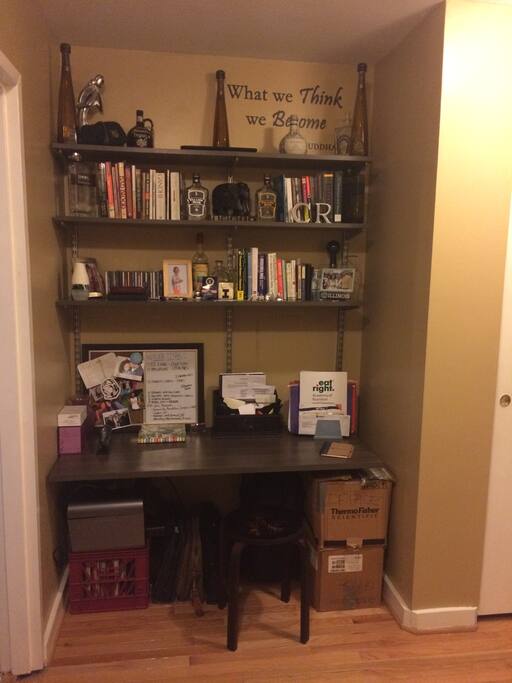 Entry way with desk space