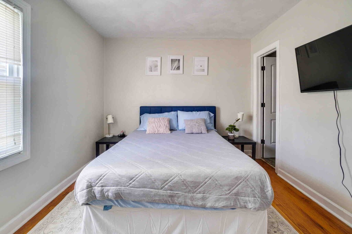 Dhoma kryesore e gjumit. Banjë e kompletuar 