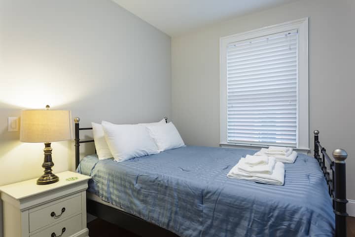 Квин спална соба (втор кат)