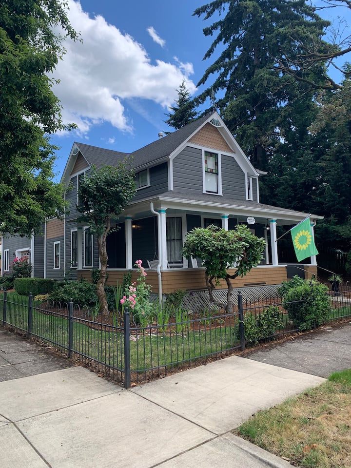 Andrew's House Guest Suite Guest houses for Rent in Oregon City