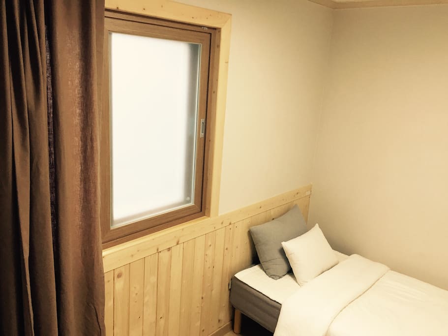 Cozy single bed room
