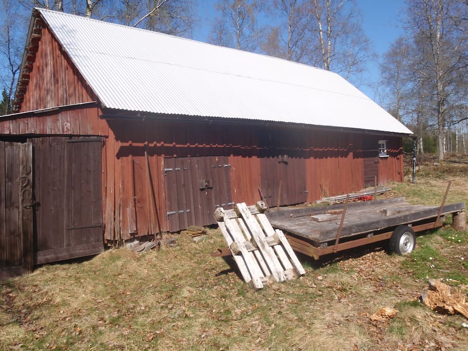 The barn. Contains tools and logs.