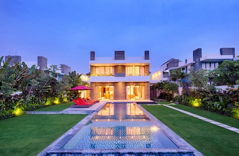 5 Bedroom Beachfront Villa in Keramas Beach;