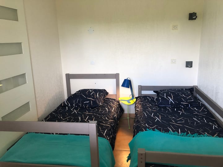 Habitación con 2 camas individuales