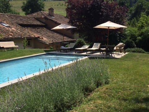 Rural characterful retreat with pool.