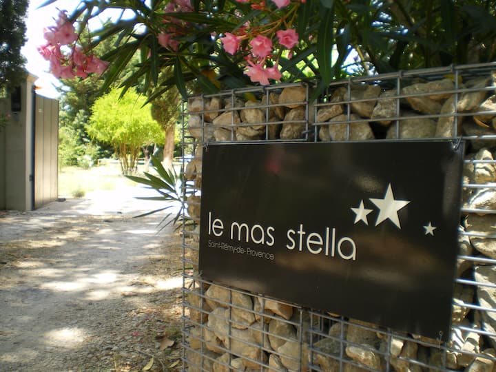 Salon De Provence Vacation Rentals Homes Provence Alpes Cote D Azur France Airbnb