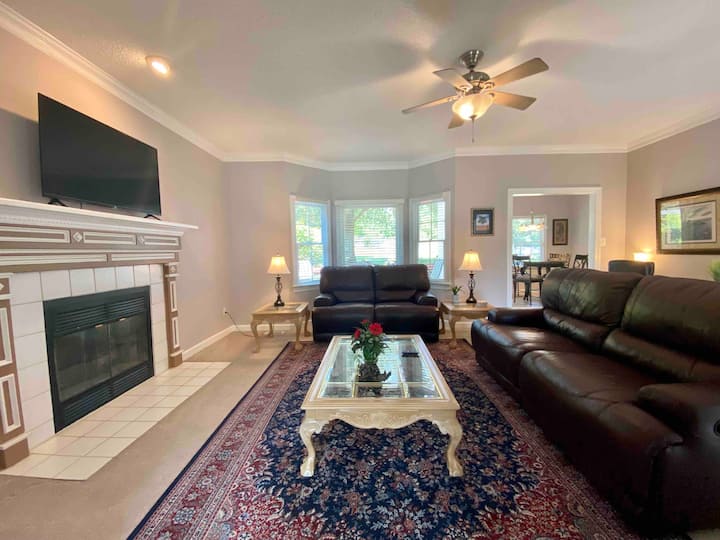 Lake Norman Retreat-huge Backyard! Near Charlotte! - Mooresville, NC