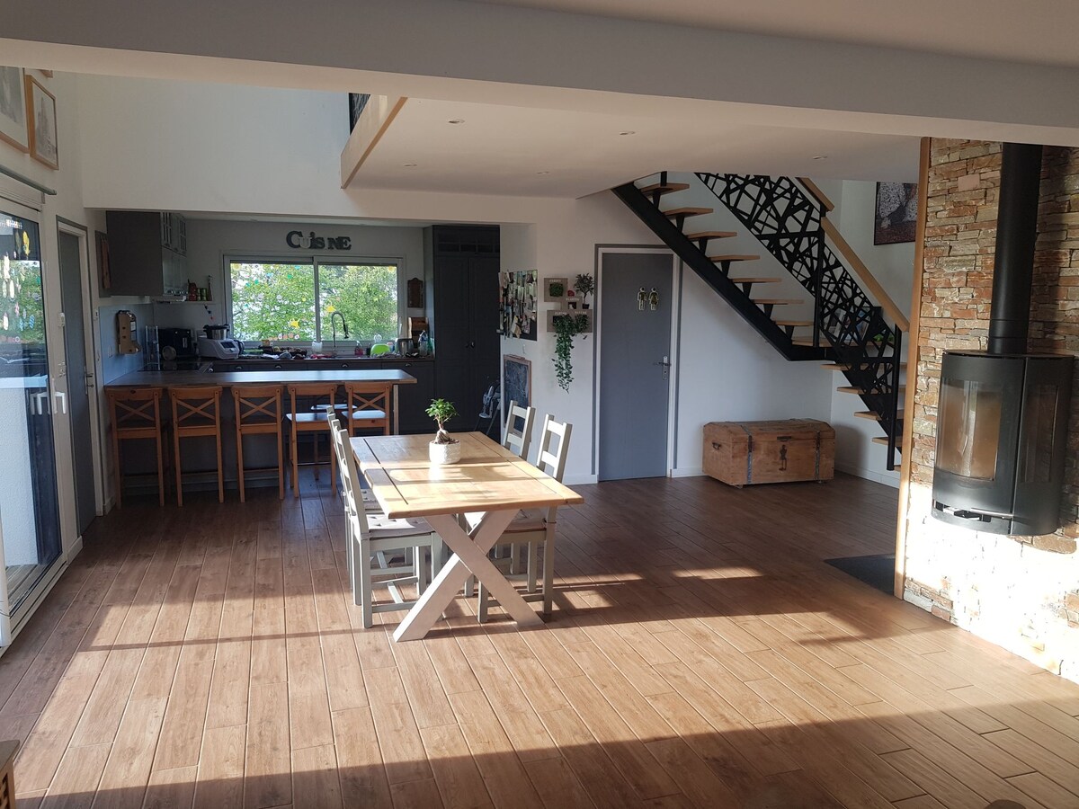 ห้องรับประทานอาหารและห้องครัว 