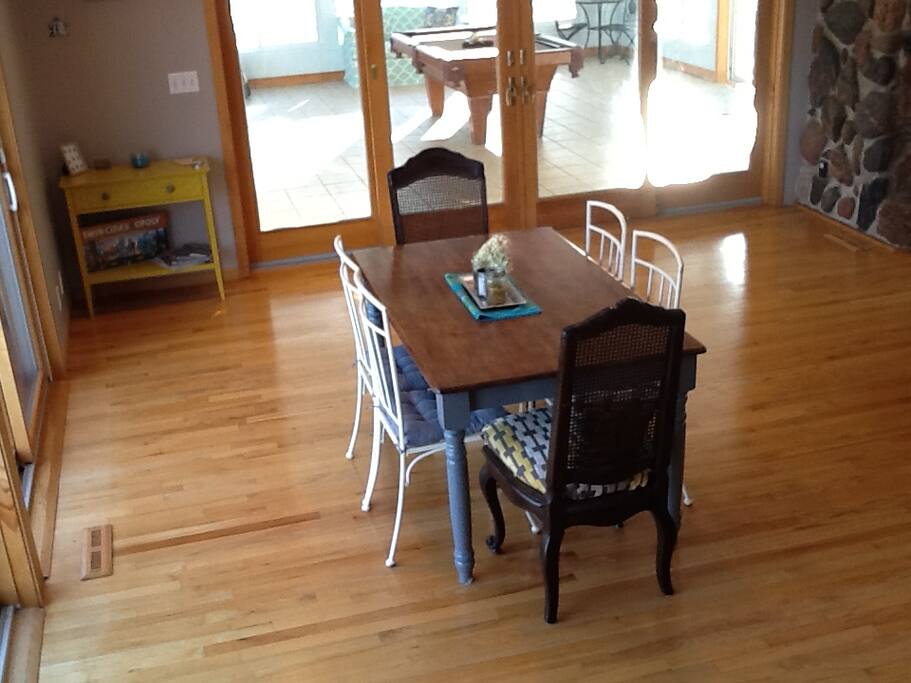 Dining table enough for six guests to sit together!