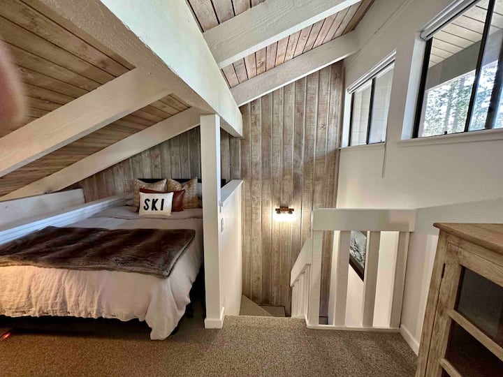 ลอฟท์และบันไดชั้นบน