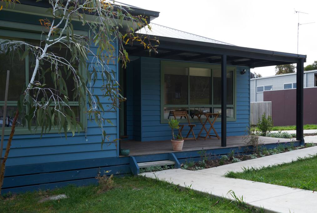 Lovely cool front deck on warm evenings