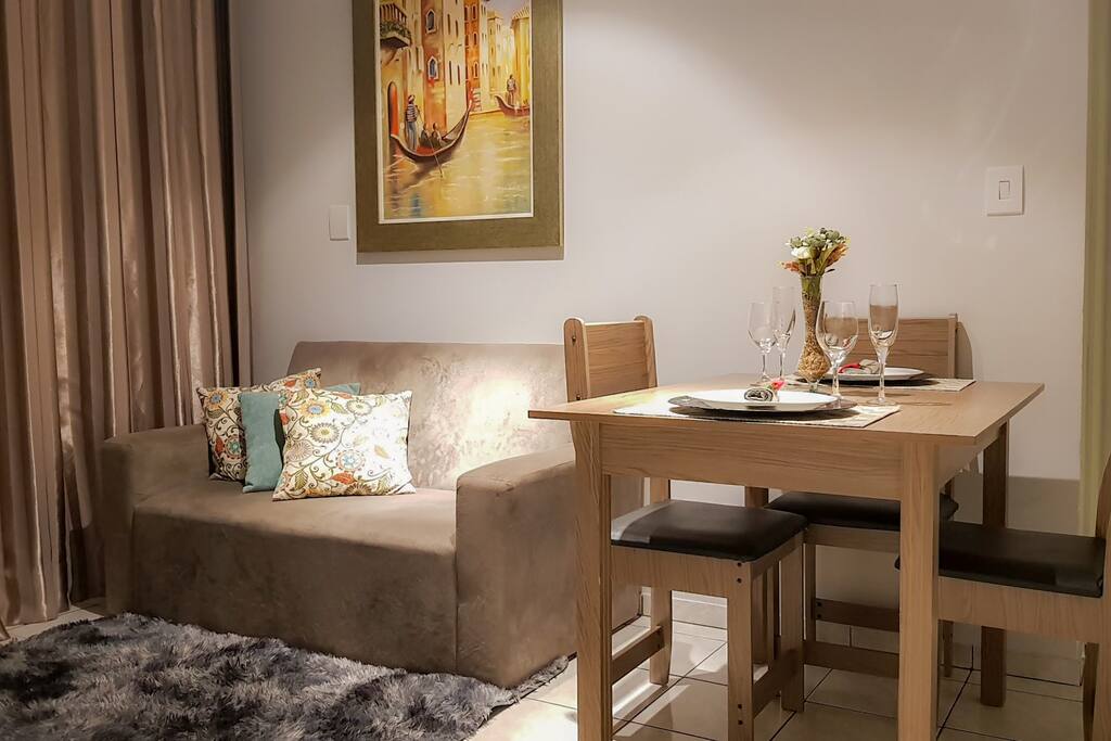 Apto com Sala com sofá-cama 2 lugares, mais confortável para crianças