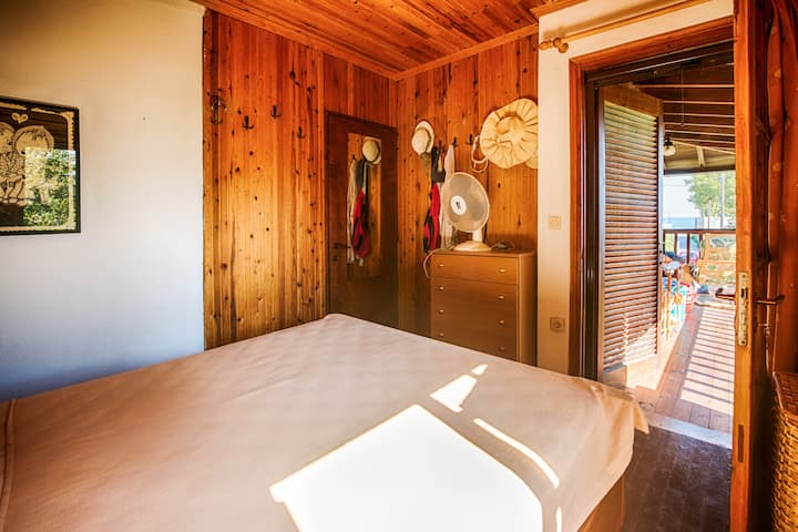 带露台的楼层卧室