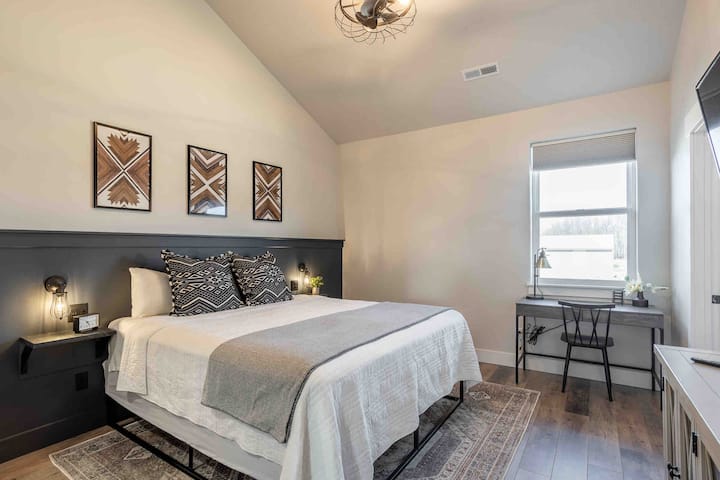 Second bedroom- King bed and desk