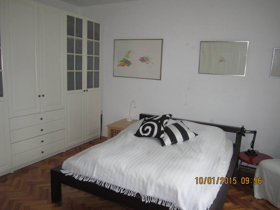 Großes Gästezimmer, Schrank