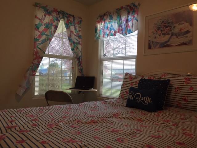 Being & Clare Rm A, breakfast  (or rm  B or C 欢迎!)