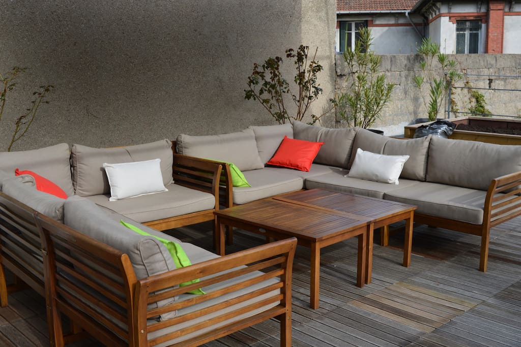 Une grande terrasse accessible si vous le souhaitez avec un BBQ a disposition
