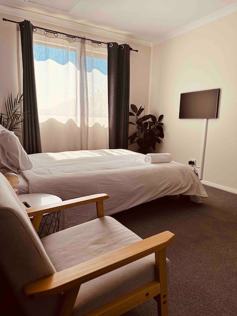 Room1/Queen bed in a shared pool side guesthouse