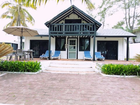 Beachfront cabin, Tukali. 🌴☀️