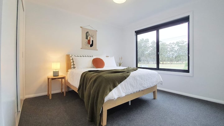 3号卧室-标准双人床。