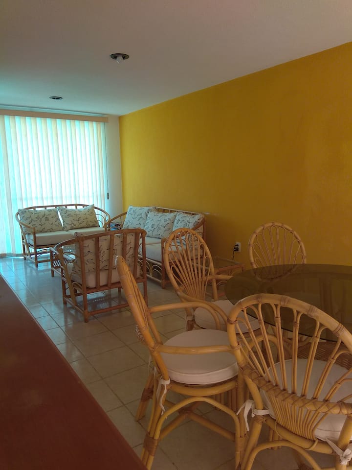 Дневна и трпезарија за 6 лица