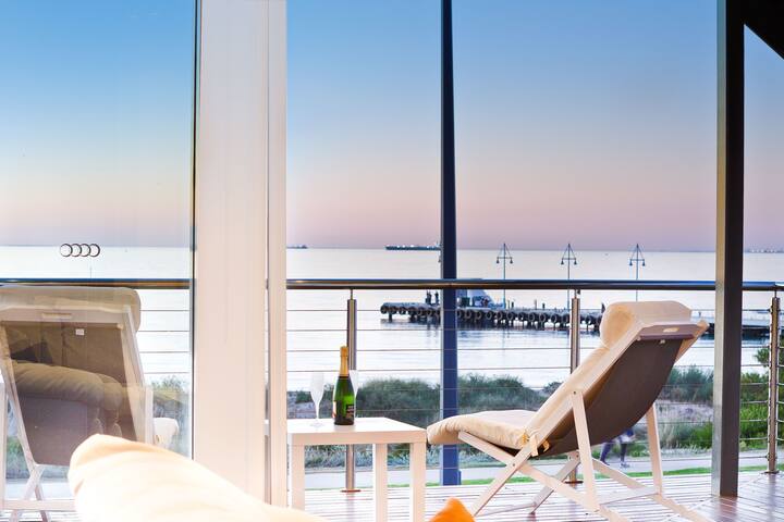 Bluehaven Beach Retreat – Beachfront Luxury gallery image 2